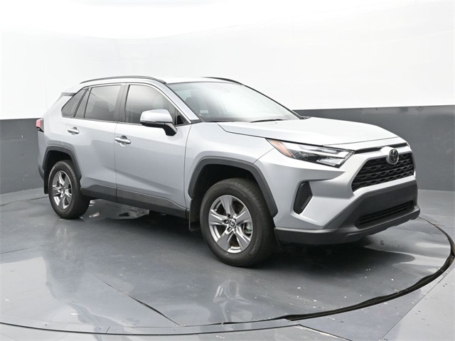 2025 Toyota RAV4 XLE photo 3