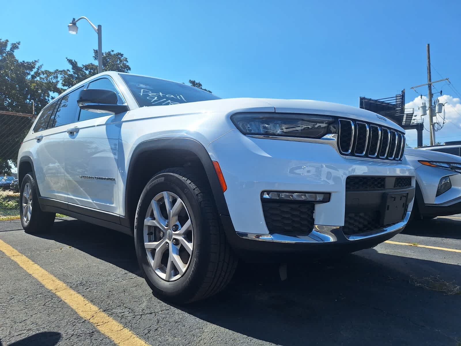 2022 Jeep Grand Cherokee Limited photo 2