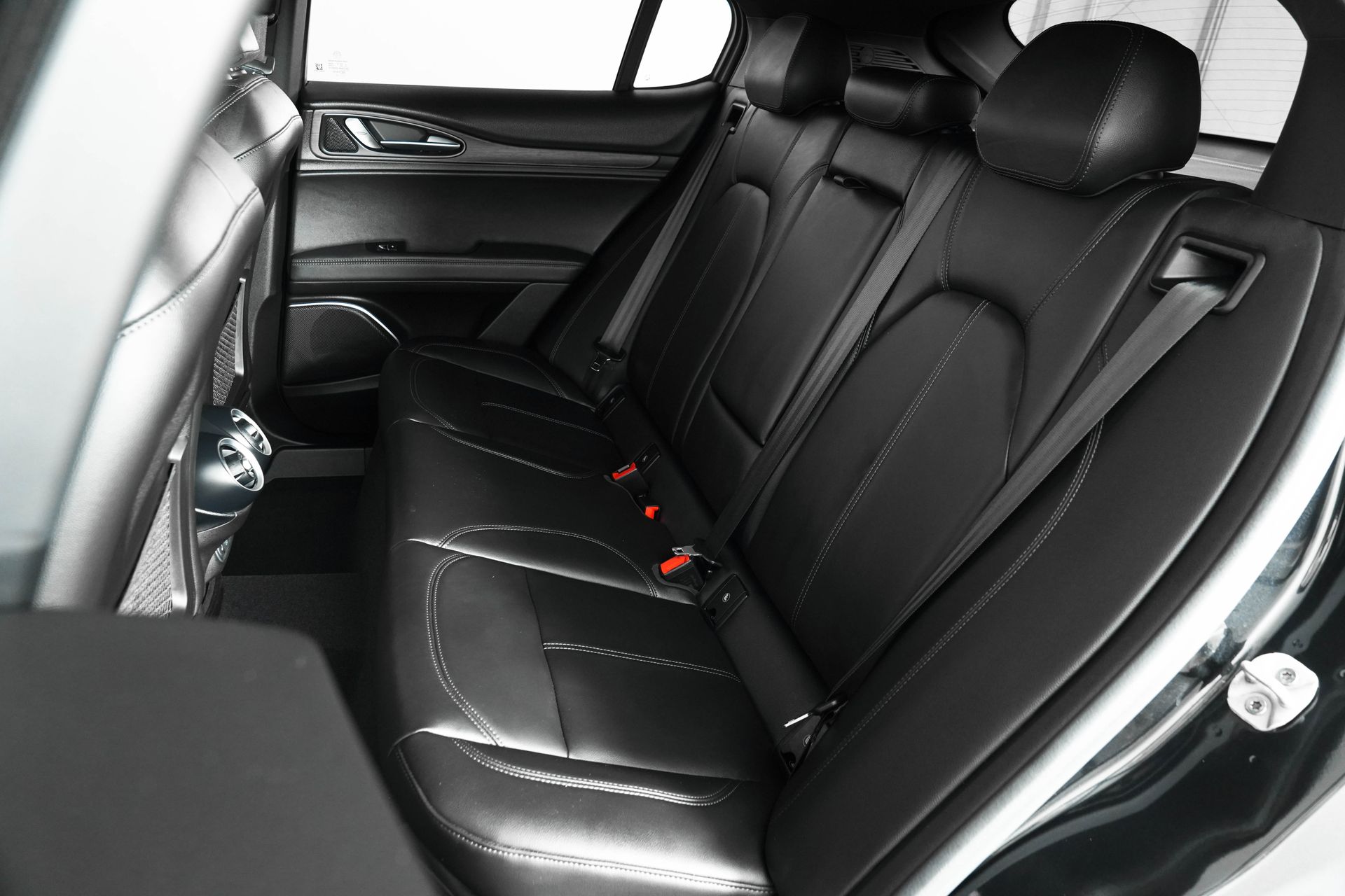 2022 Alfa Romeo Stelvio Ti photo 14