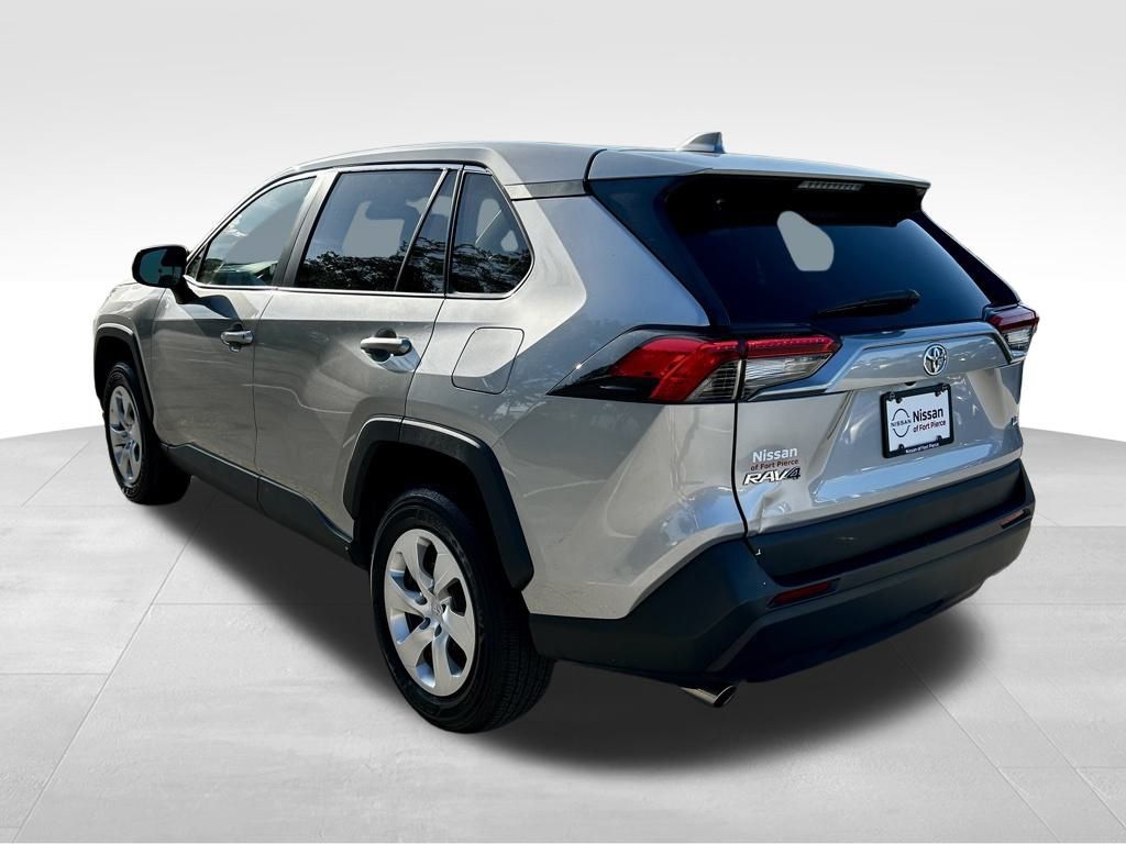 2023 Toyota RAV4 LE photo 4