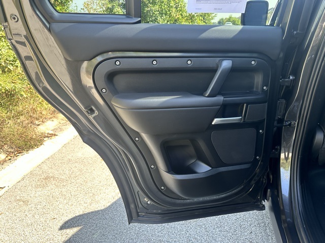 2025 Land Rover Defender 110 S photo 15