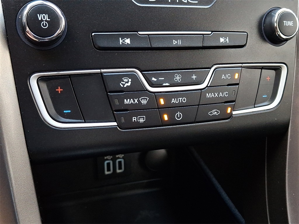 2019 Ford Fusion SE photo 15