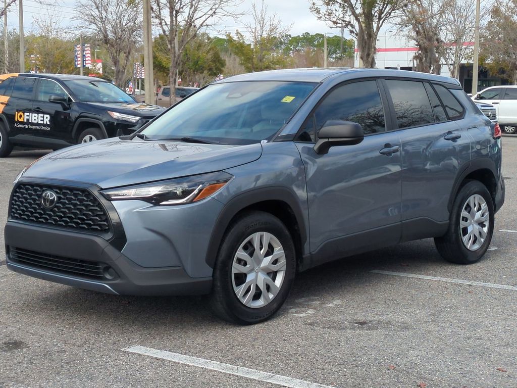 2023 Toyota Corolla Cross L's photo