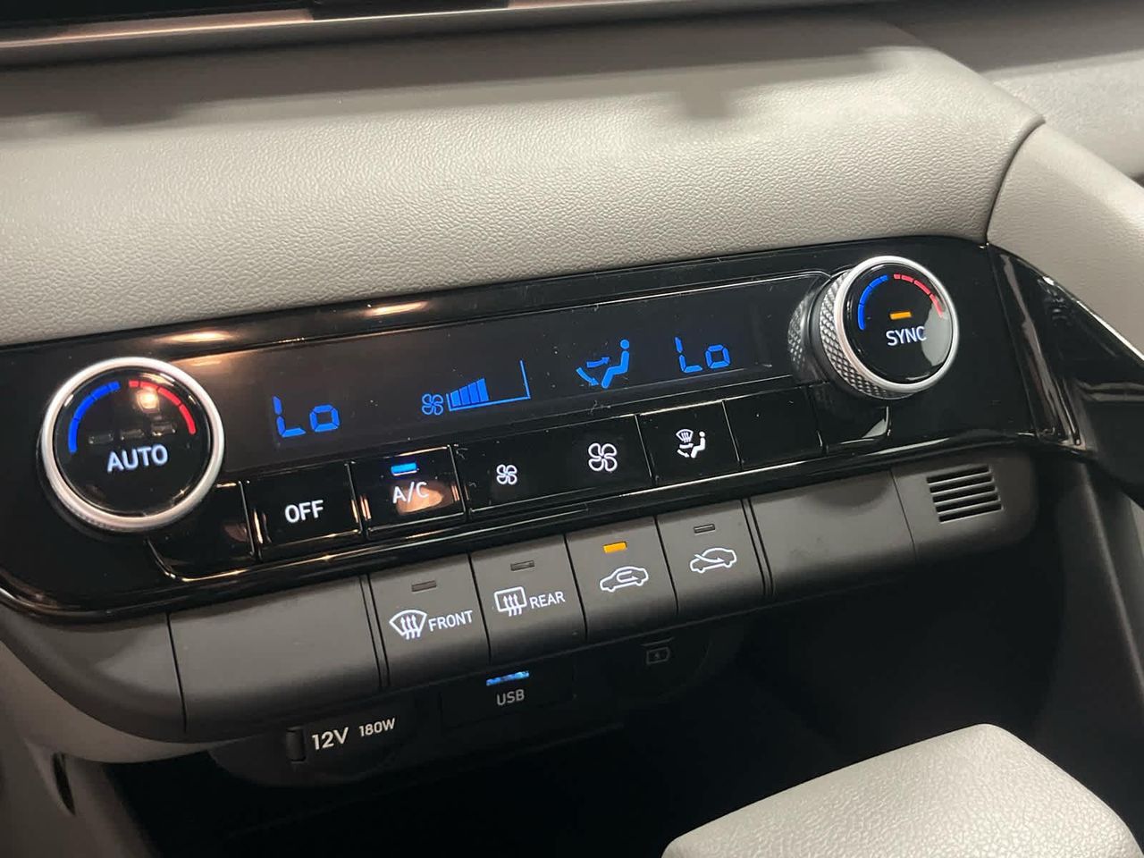 2025 Hyundai Elantra Hybrid Blue photo 33