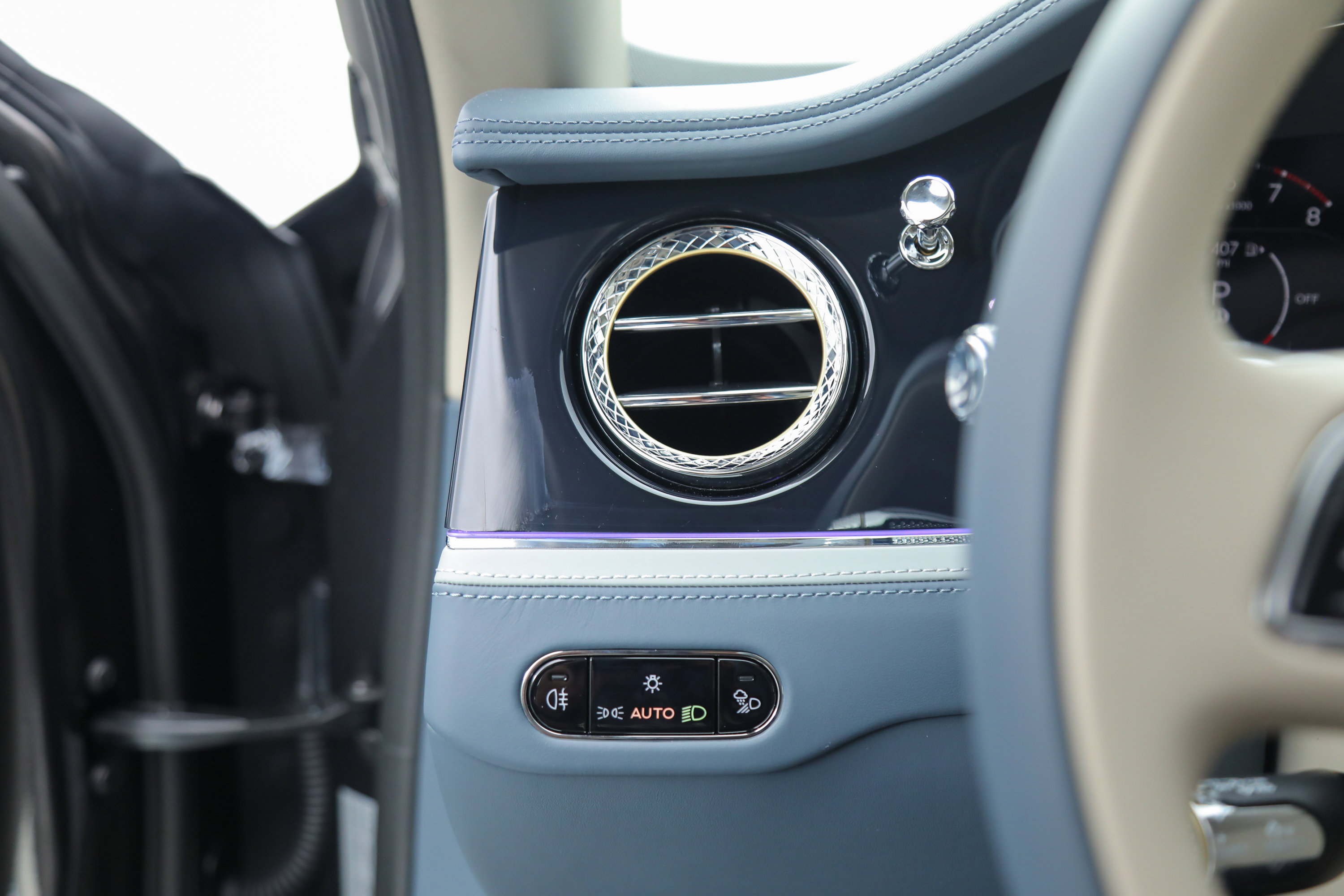 2025 Bentley Flying Spur Mulliner photo 30