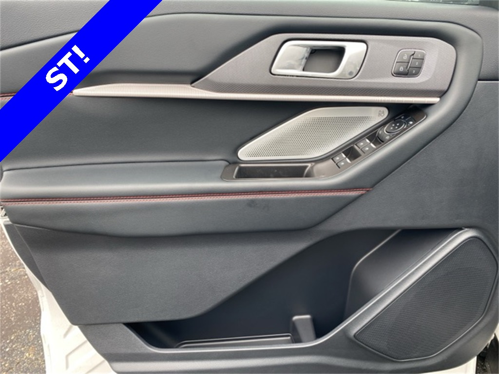 2025 Ford Explorer ST photo 20