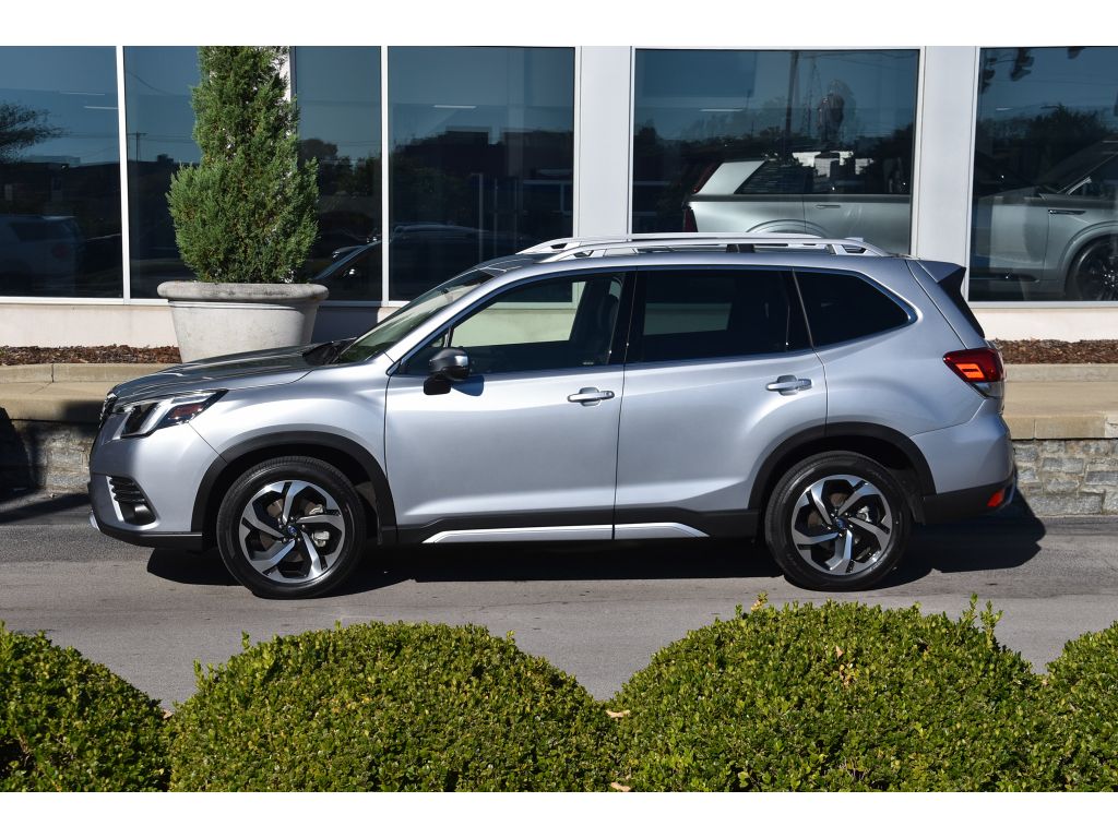 2023 Subaru Forester Touring photo 4