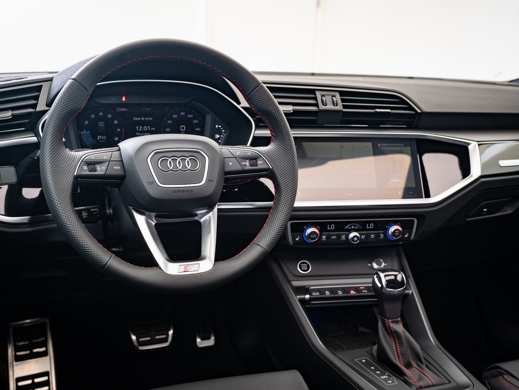 2025 Audi Q3 45 TFSI S line Premium Plus photo 4