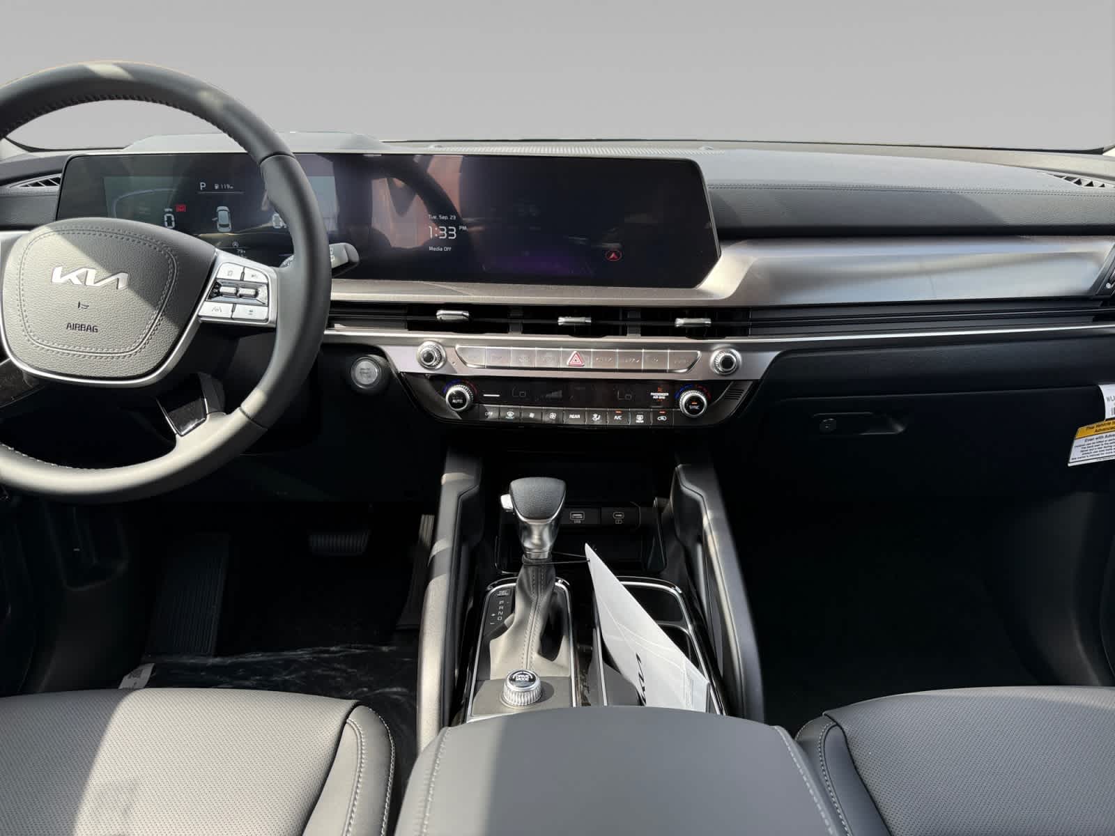 2025 Kia Telluride LX photo 7