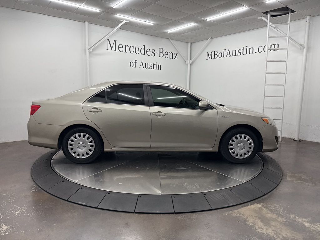 2014 Toyota Camry Hybrid LE photo 8