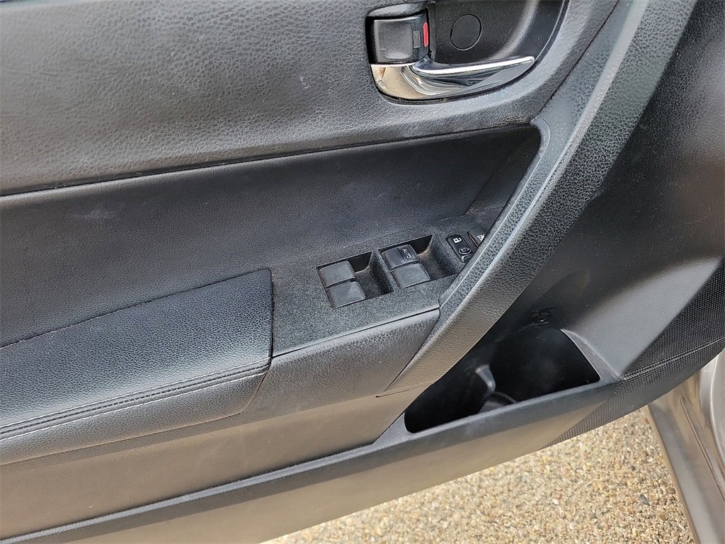 2018 Toyota Corolla XLE XSE photo 17