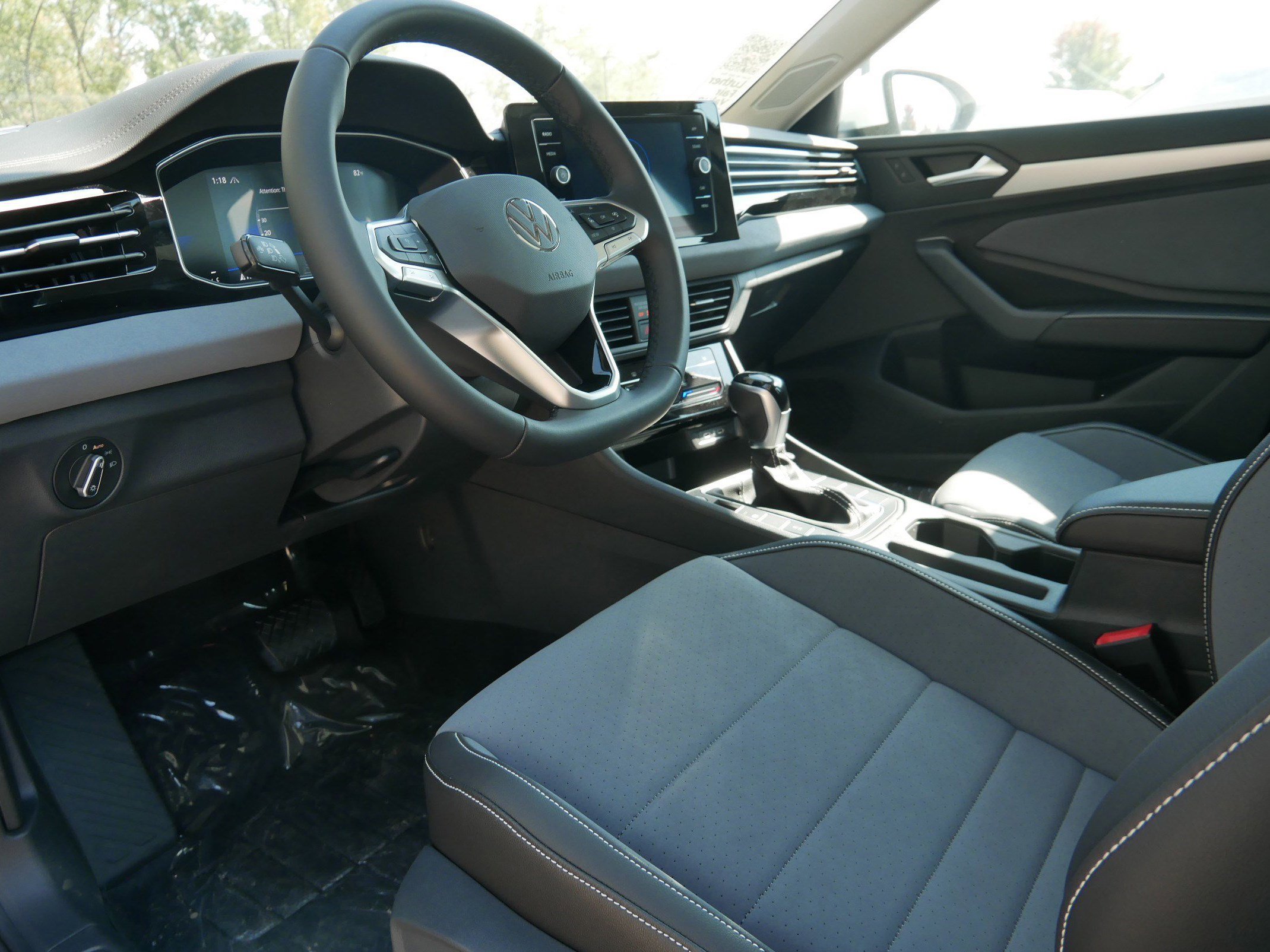 2025 Volkswagen Jetta SE photo 3