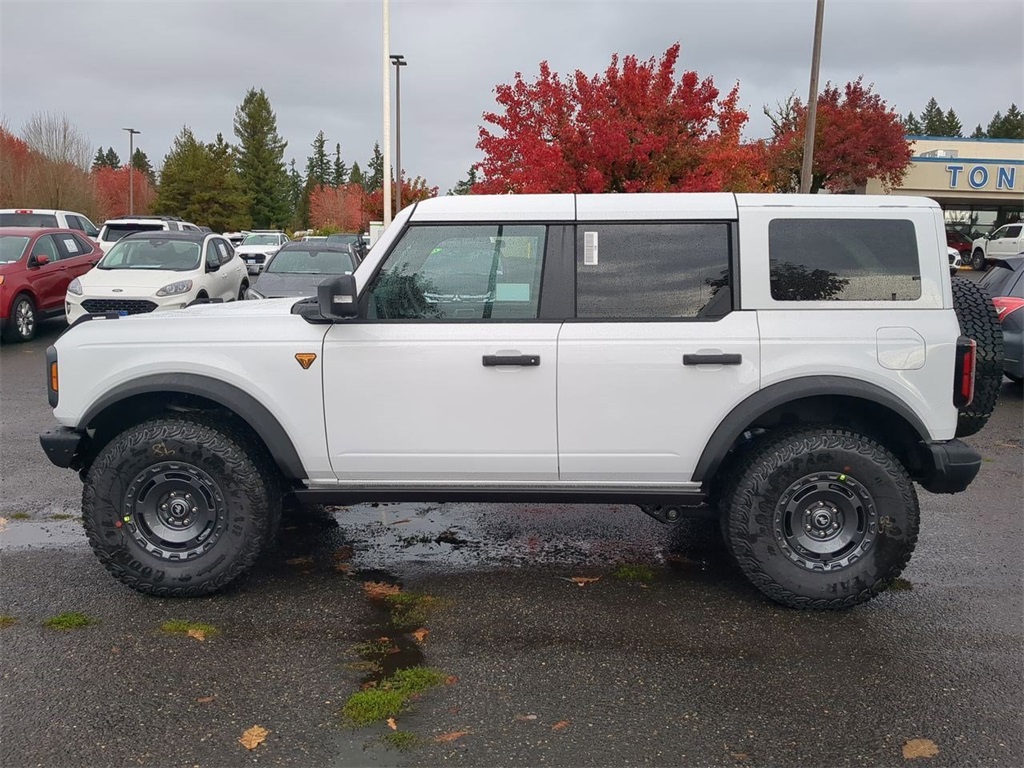 2025 Ford Bronco Badlands photo 2