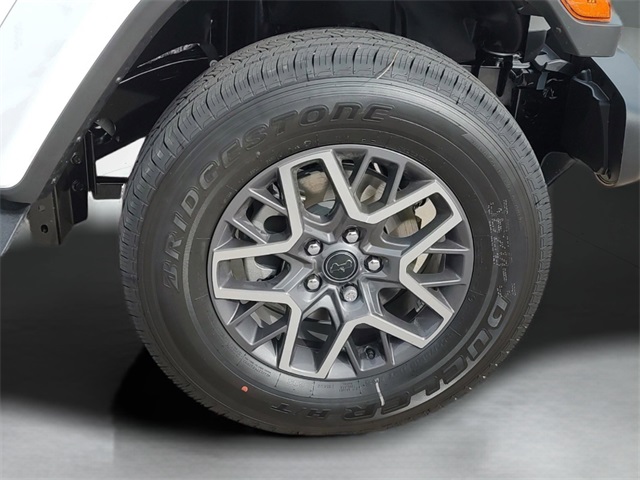 2024 Jeep Wrangler Sahara photo 6