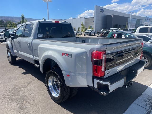 2025 Ford F-450 photo 4