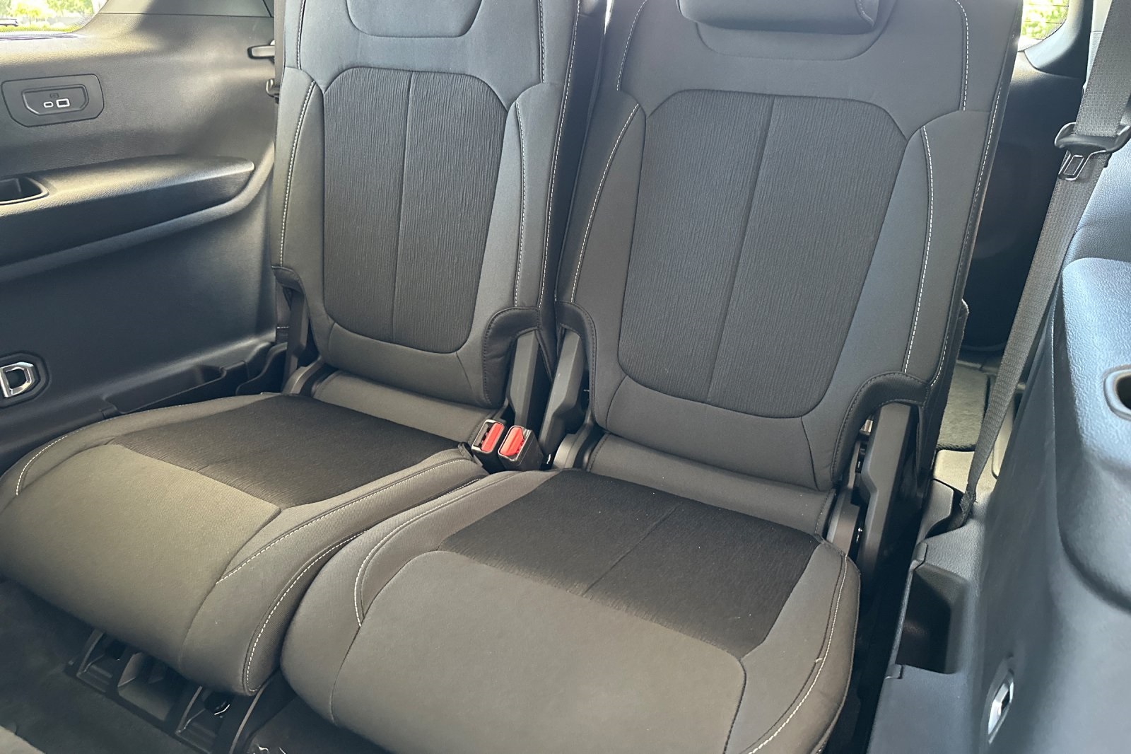 2025 Jeep Grand Cherokee Laredo photo 15