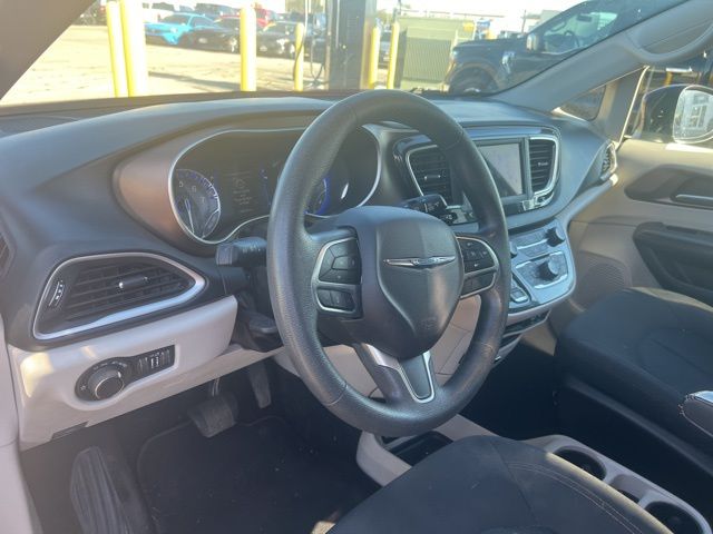 2018 Chrysler Pacifica Touring photo 7