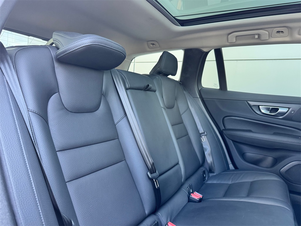 2024 Volvo V60 Cross Country B5 Plus photo 27