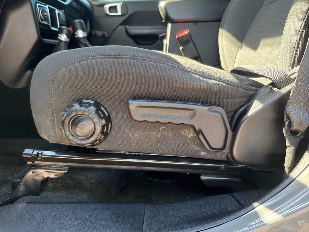 2021 Jeep Gladiator Sport photo 13