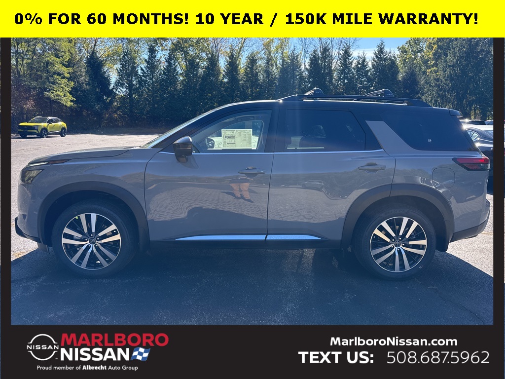 2025 Nissan Pathfinder Platinum photo 2