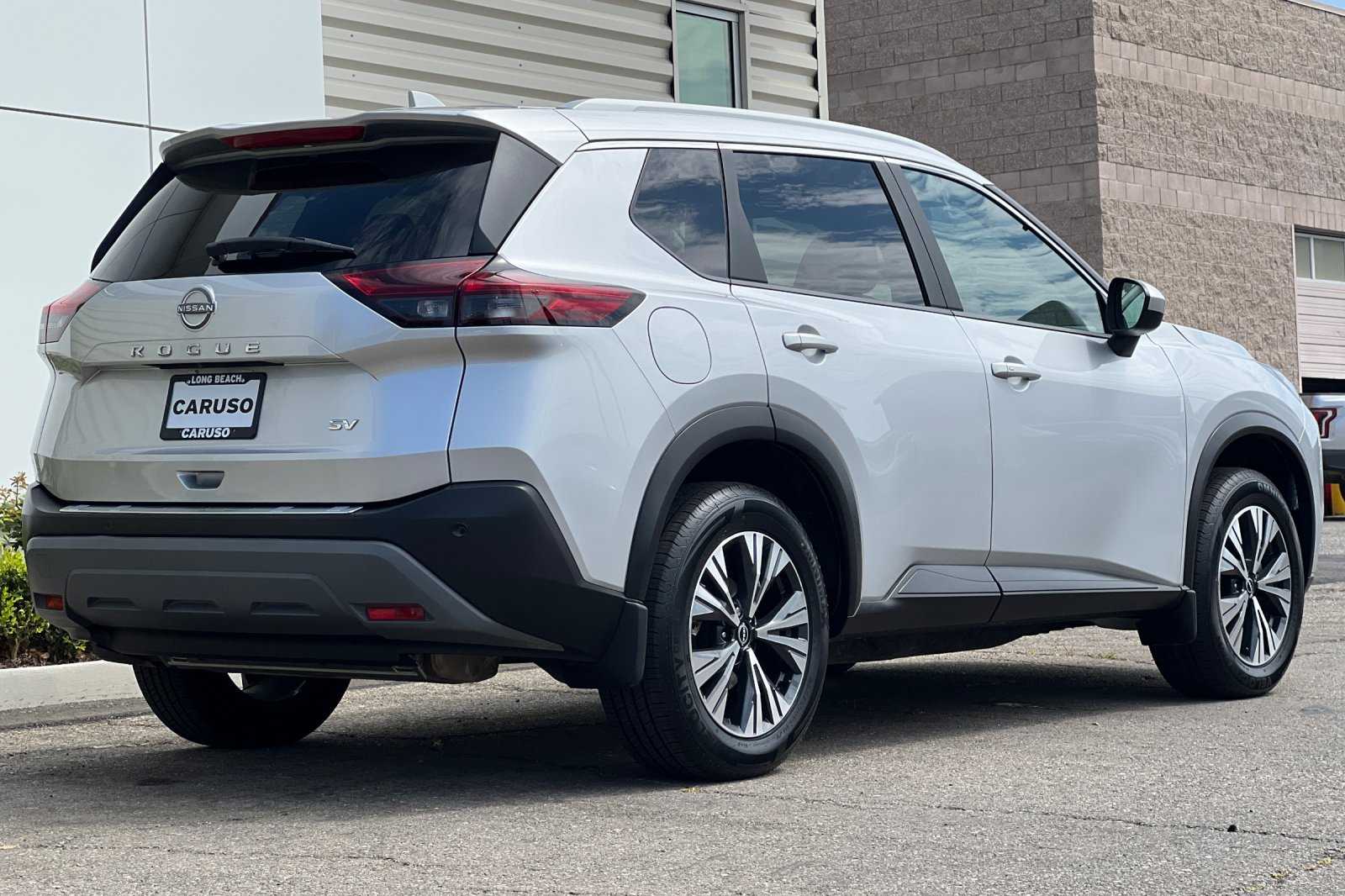 2023 Nissan Rogue SV photo 3