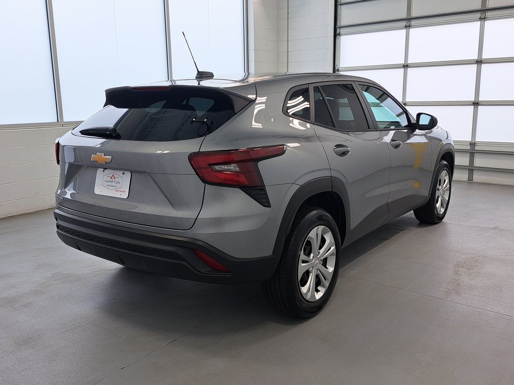 2025 Chevrolet Trax LS photo 5