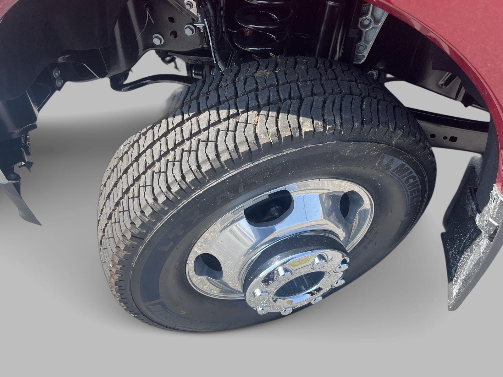 2025 Ford F-350 Lariat photo 4