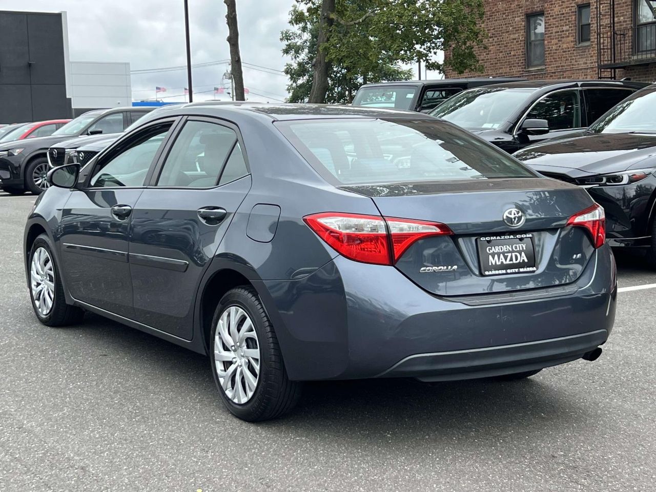 2016 Toyota Corolla LE photo 3