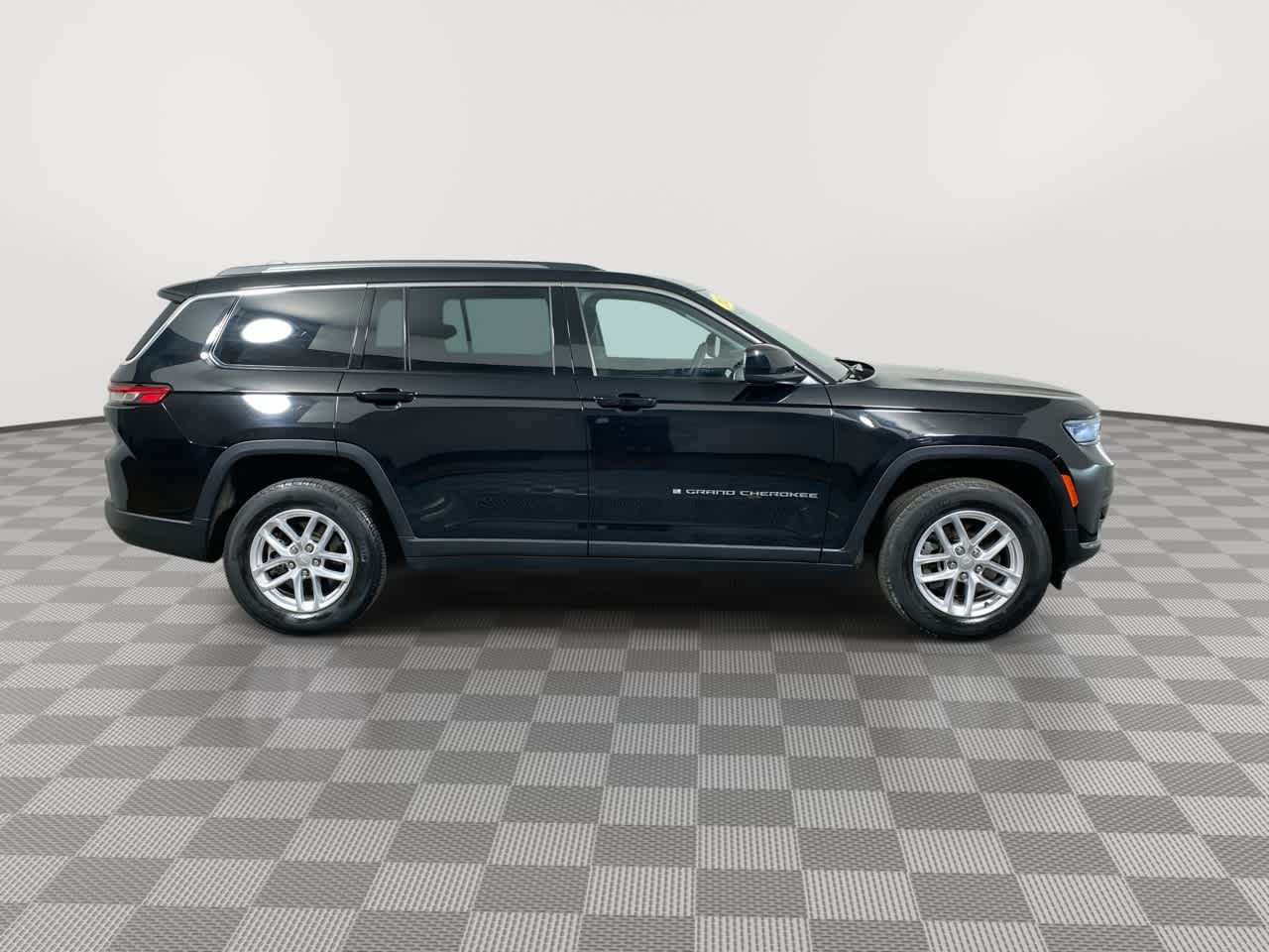 2023 Jeep Grand Cherokee Laredo photo 9