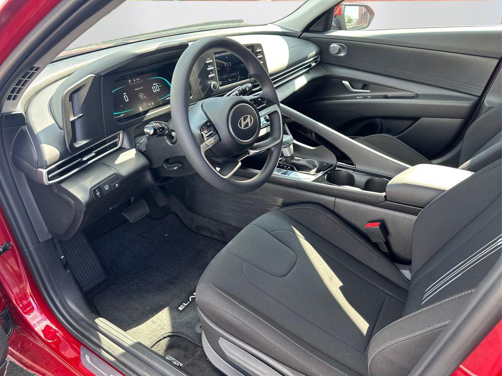 2025 Hyundai Elantra Hybrid photo 9