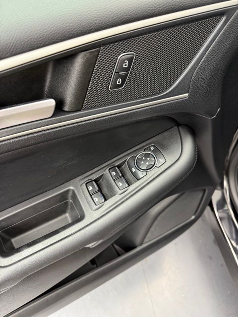 2022 Ford Edge SEL photo 32