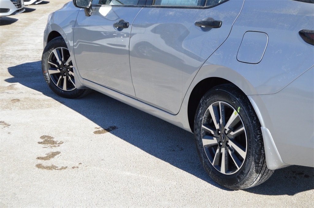 2025 Nissan Versa S photo 10