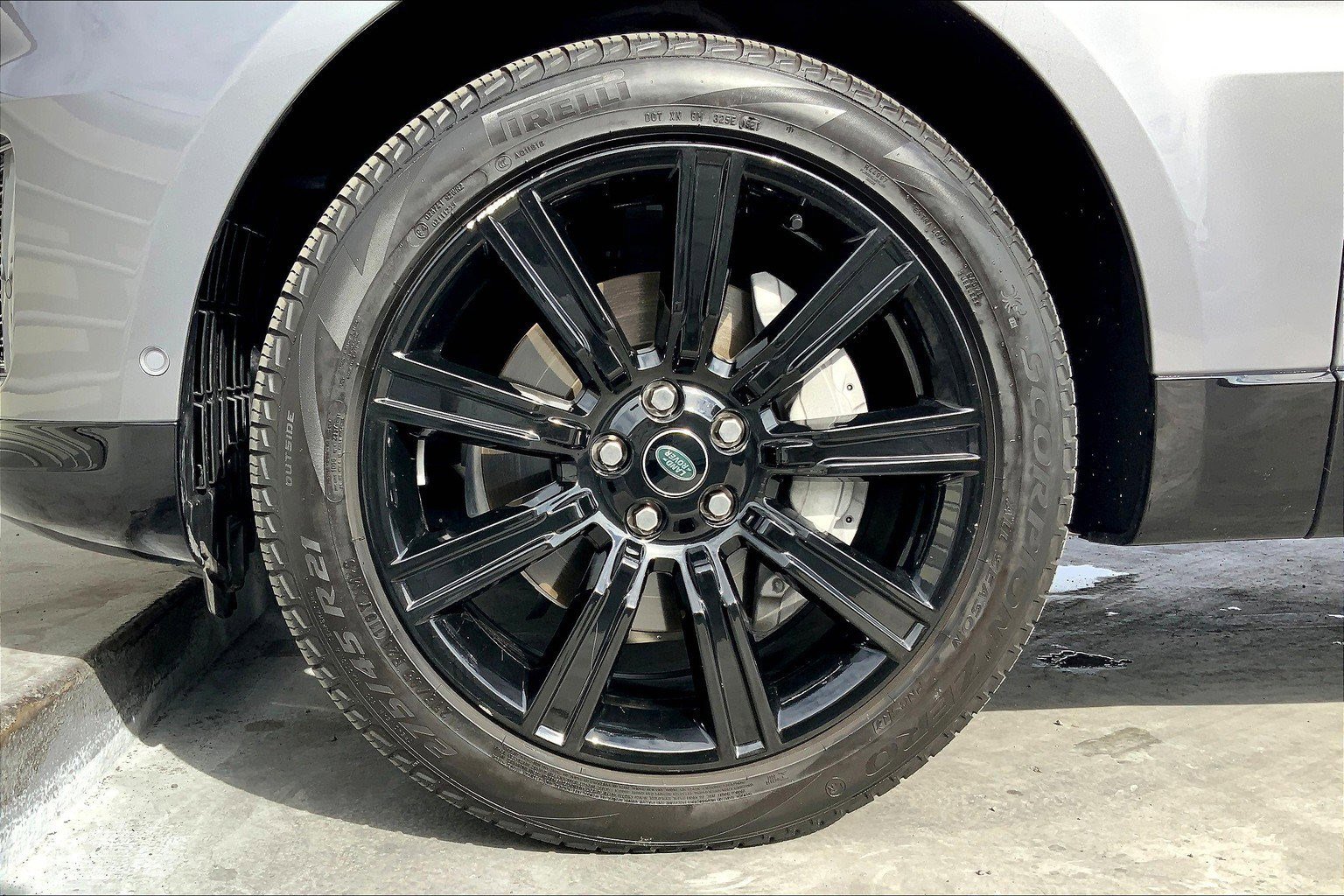 2022 Land Rover Range Rover Sport HSE photo 6