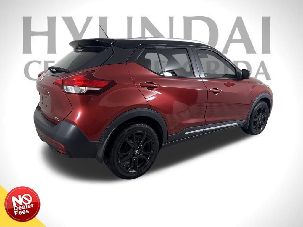 2019 Nissan Kicks SR photo 3