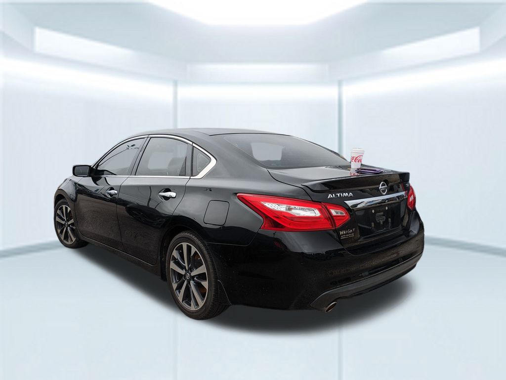 2016 Nissan Altima 2.5 SR photo 4