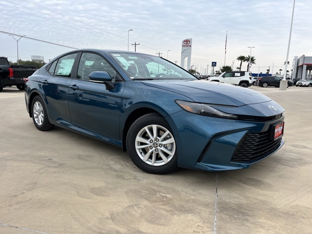 2026 Toyota Camry LE's photo