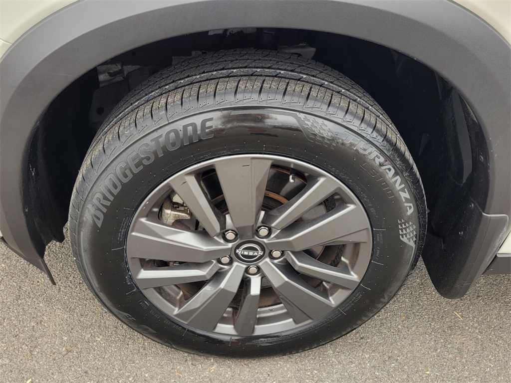 2023 Nissan Pathfinder SV photo 16