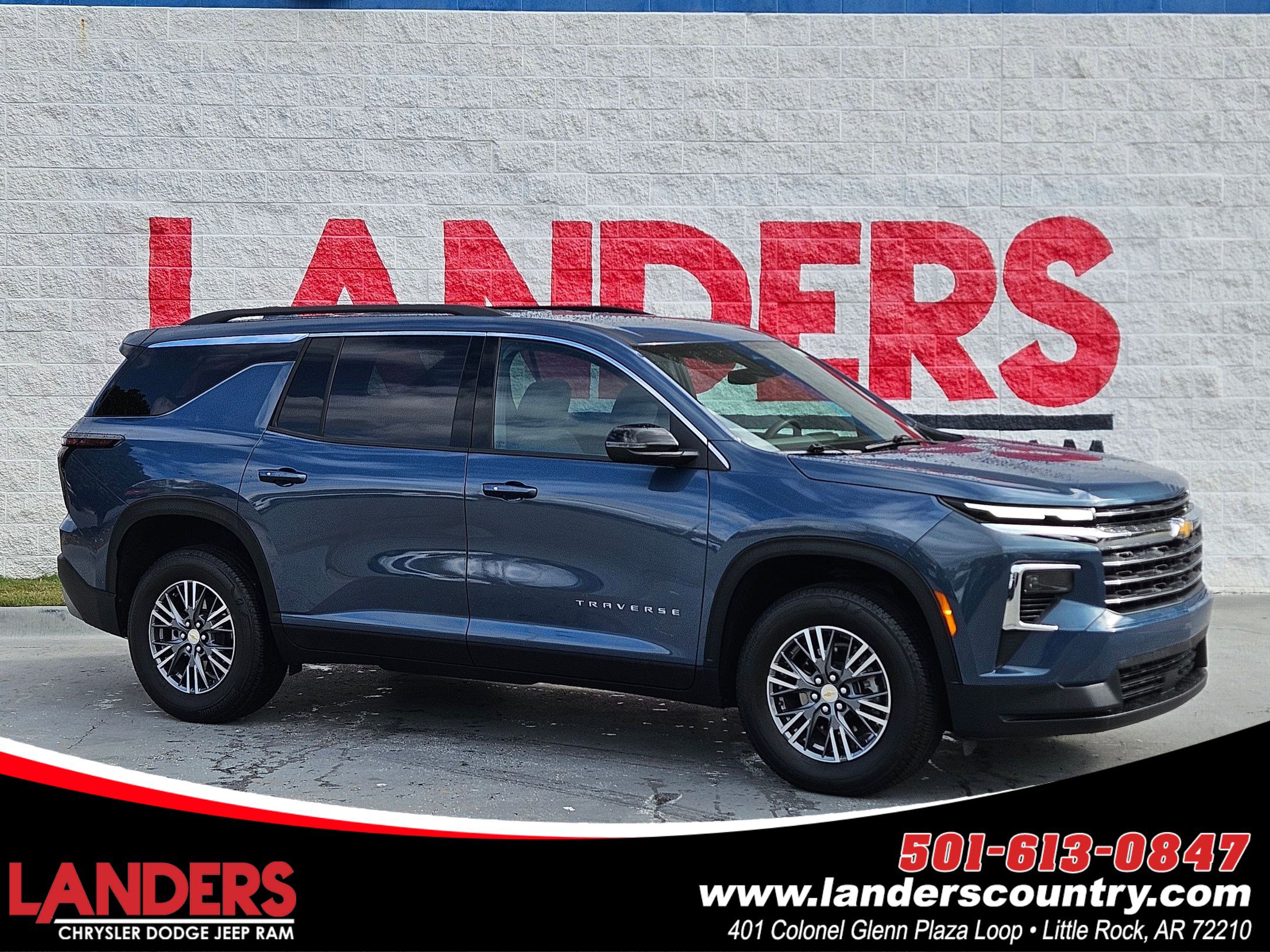 2025 Chevrolet Traverse LT's photo