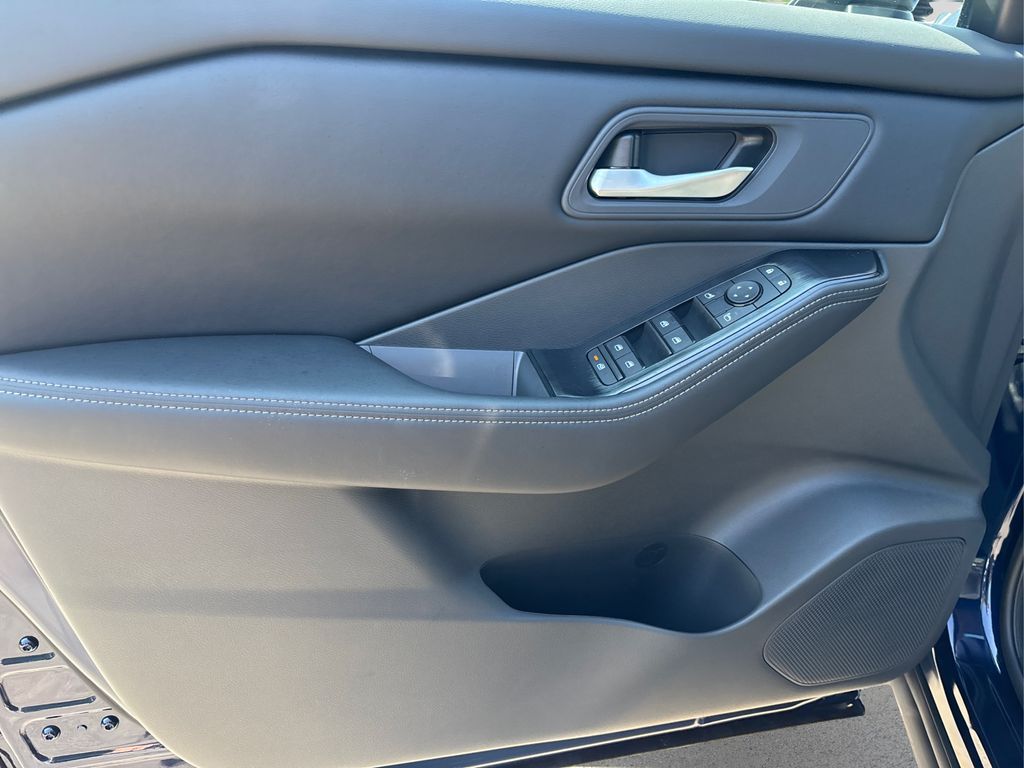 2026 Nissan Rogue SV photo 20