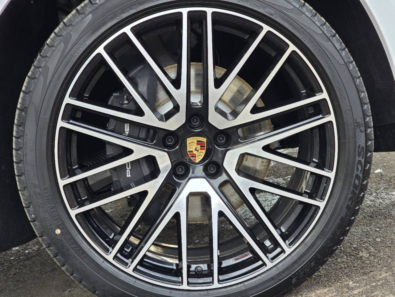 2025 Porsche Macan T photo 26