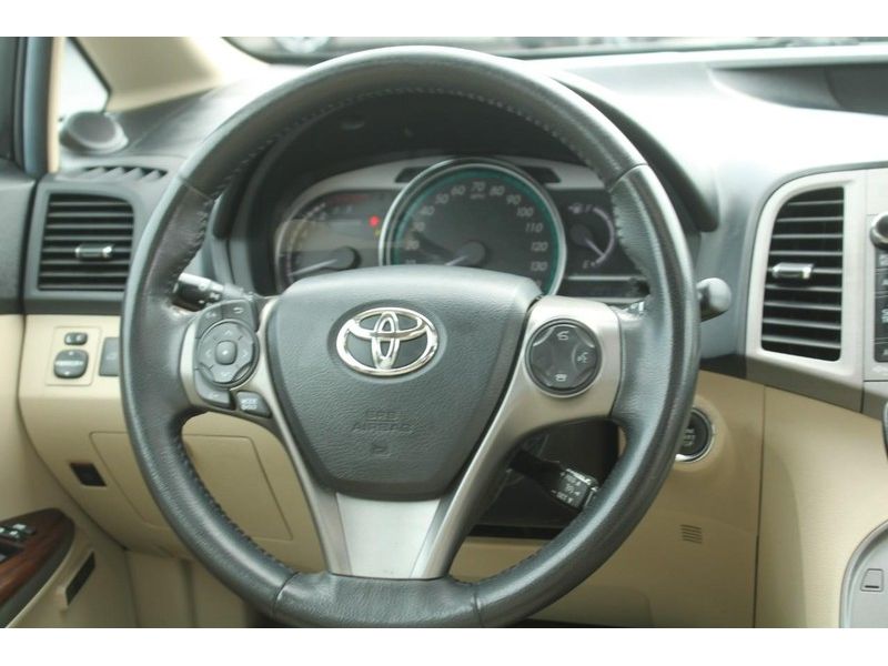 2013 Toyota Venza LE photo 12