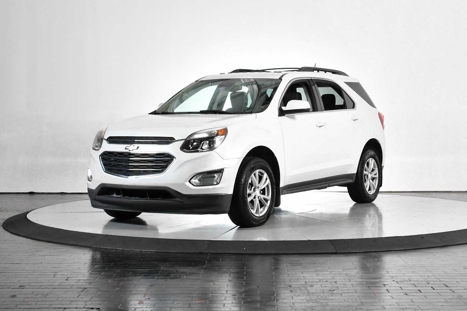 2017 Chevrolet Equinox LT's photo