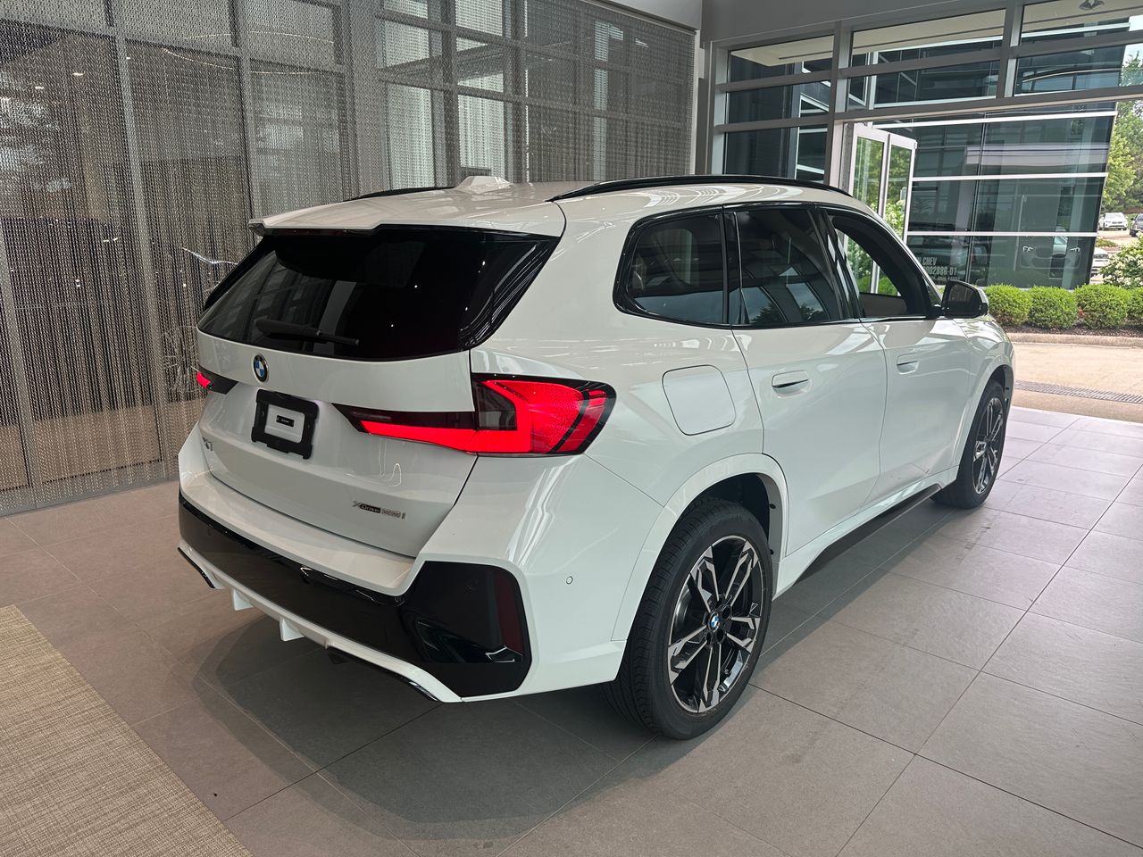 New 2025 Alpine White BMW xDrive28i image 6
