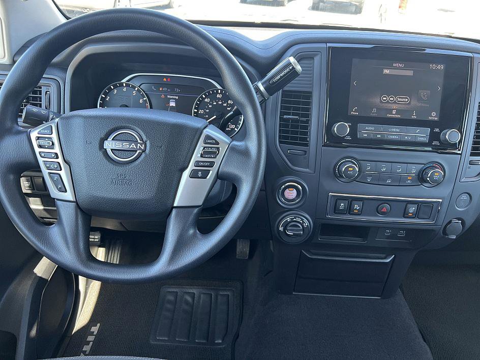 2024 Nissan Titan SV Crew Cab photo 17