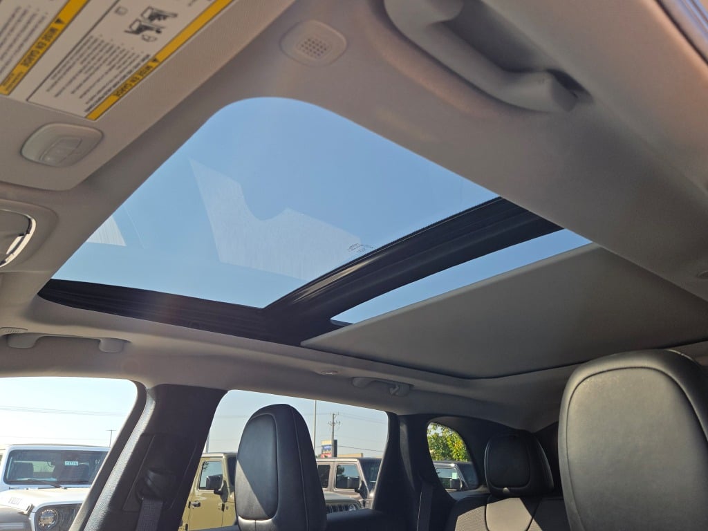 2022 Jeep Cherokee Limited photo 25