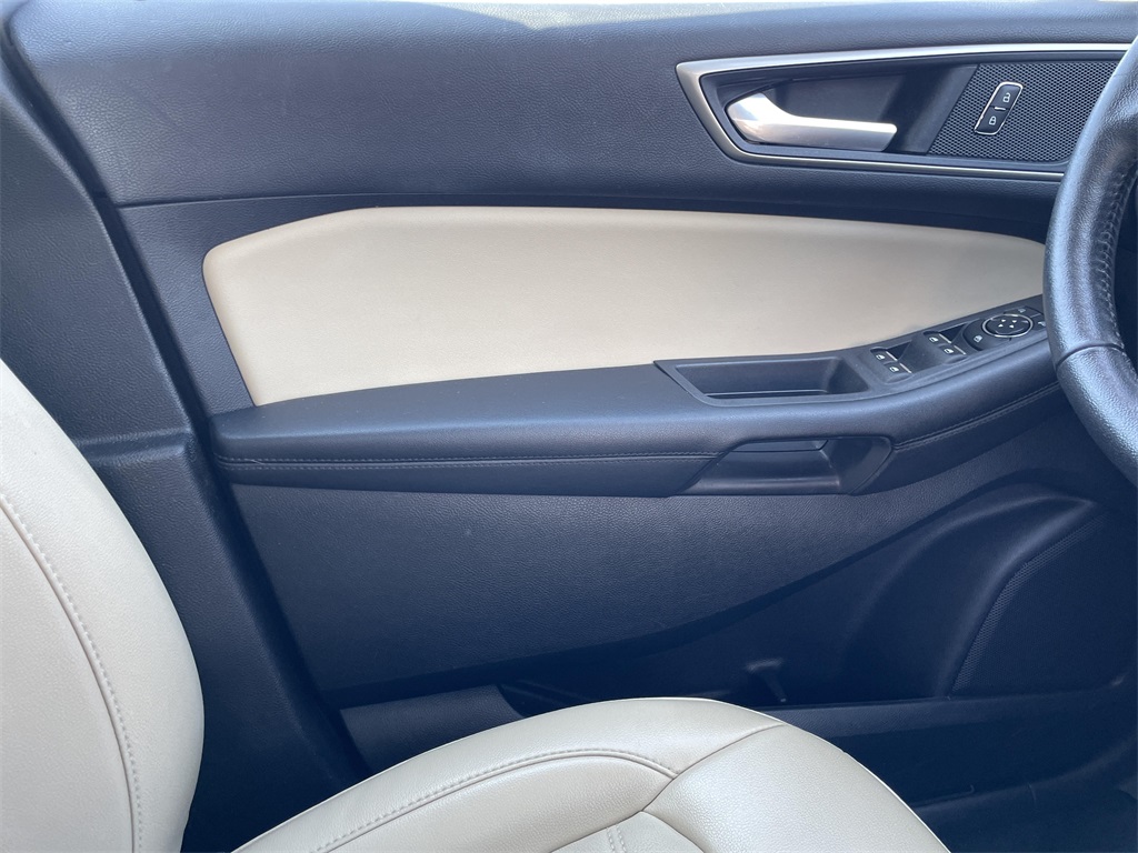 2022 Ford Edge SEL photo 14