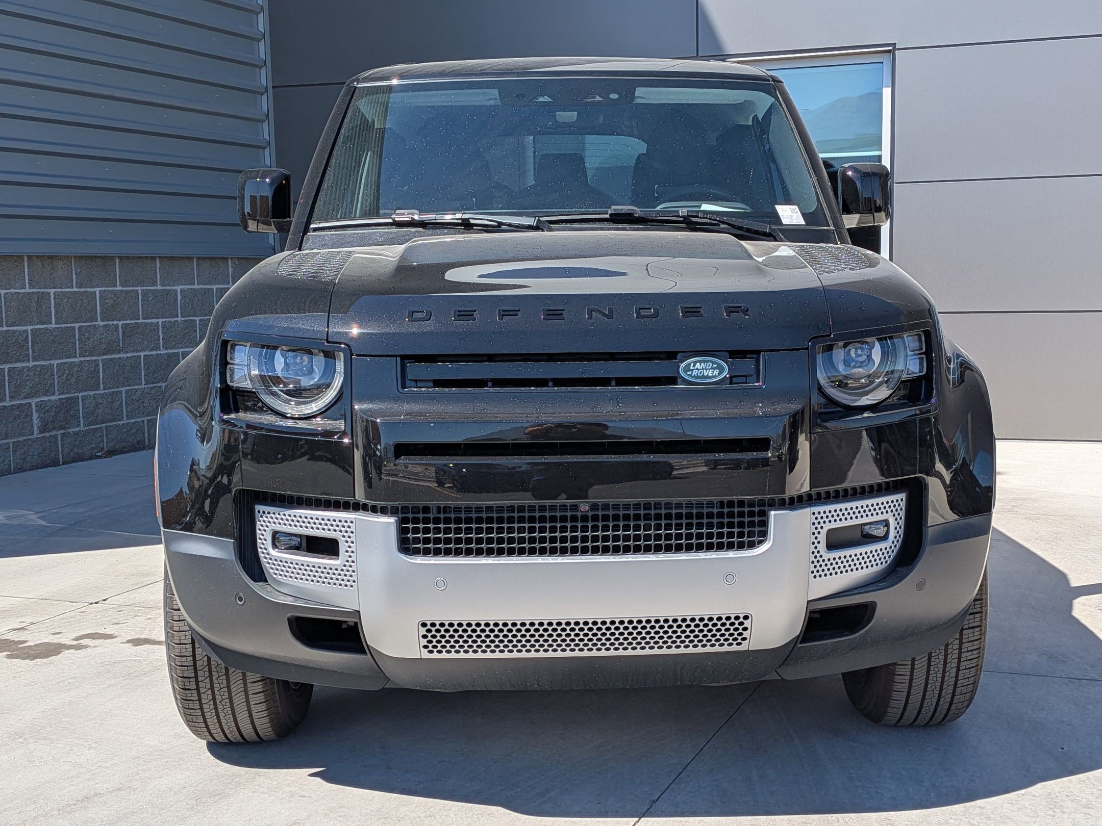 2025 Land Rover Defender 110 S photo 2