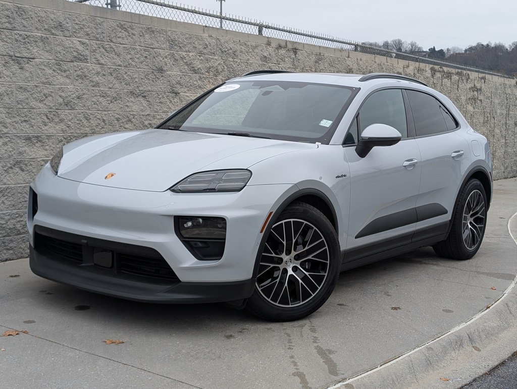 2025 Porsche Macan Base's photo