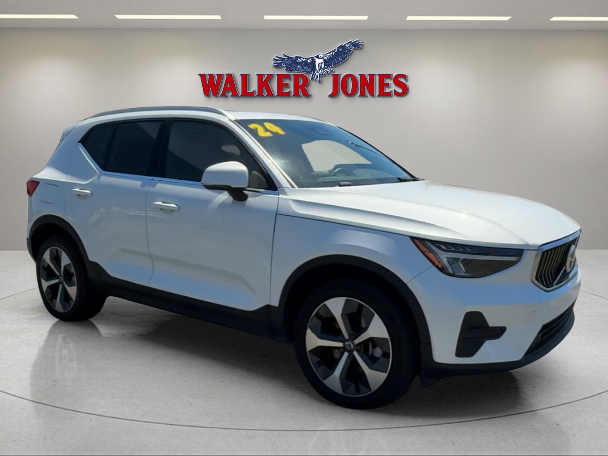 2024 Volvo XC40 Core's photo