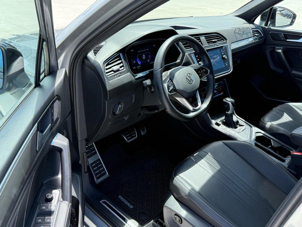 2023 Volkswagen Tiguan SE R-Line Black photo 9